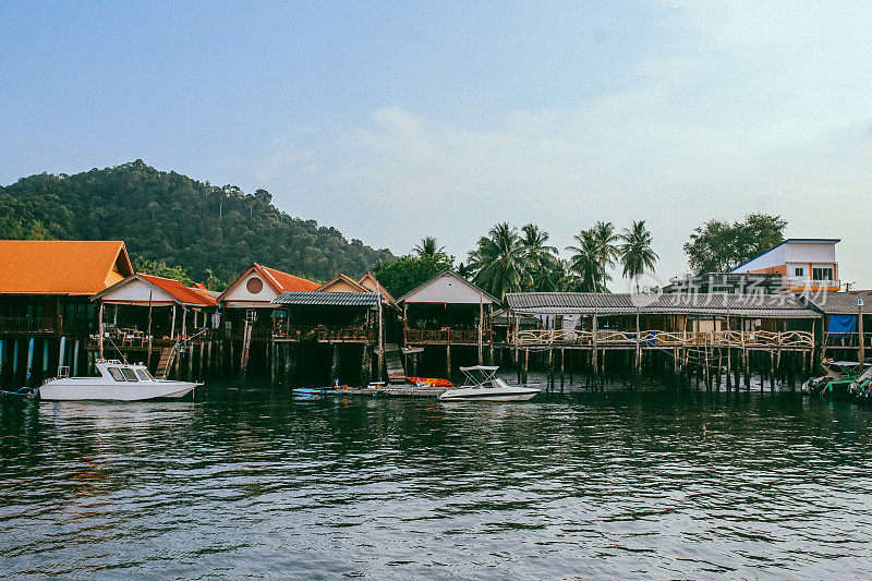 泰国Ko Lanta岛的传统木制码头